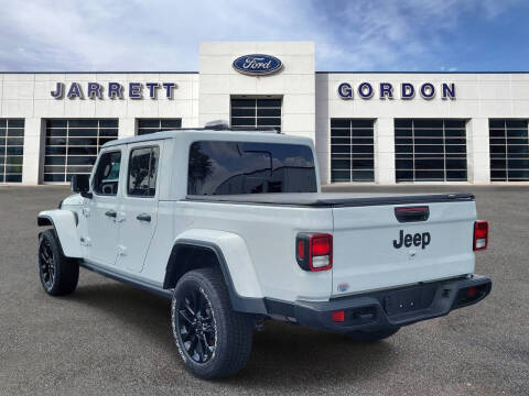 2025 Jeep Gladiator NightHawk