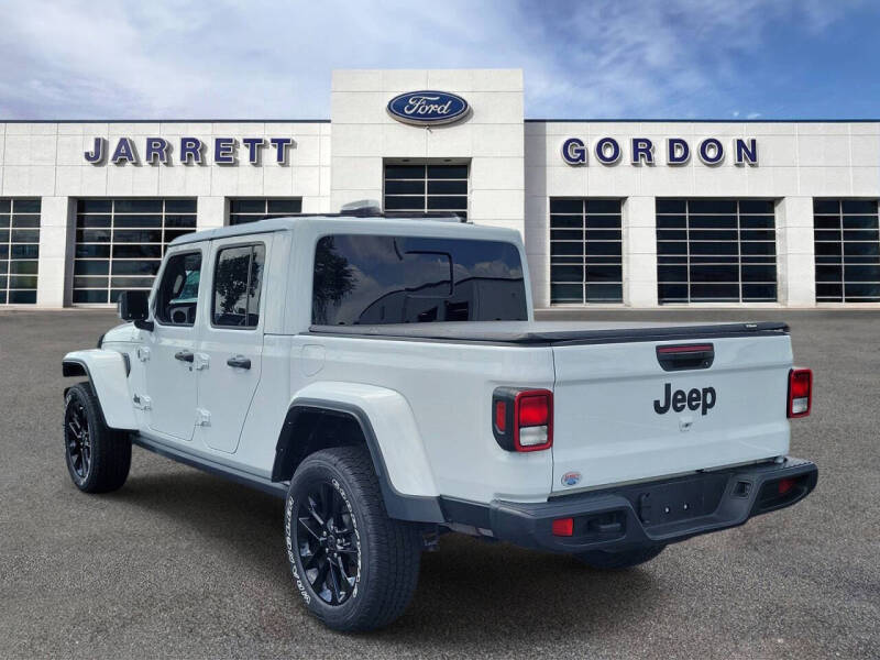 2025 Jeep Gladiator NightHawk