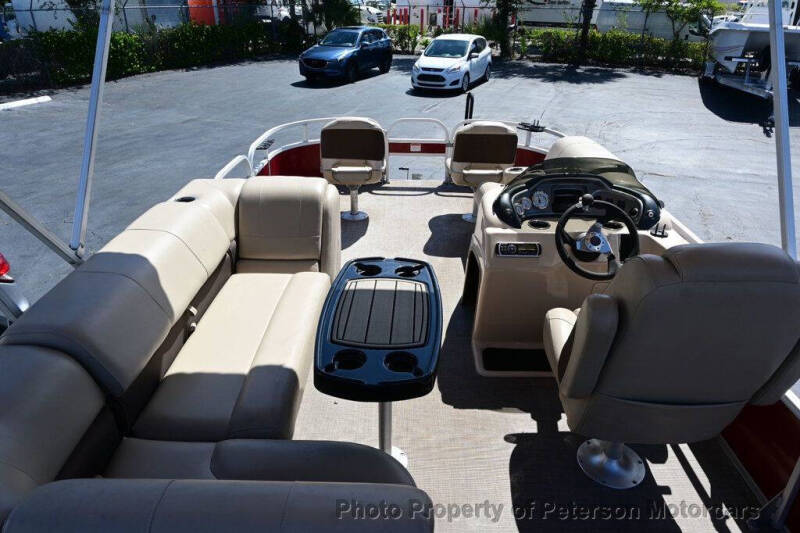 2019 Sun Tracker Fishin Barge 20 DLX