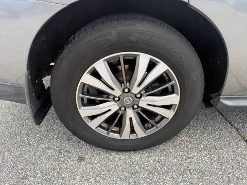 2017 Nissan Pathfinder SV