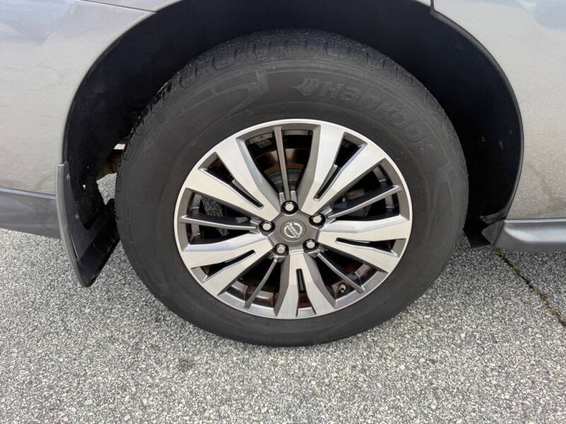 2017 Nissan Pathfinder SV