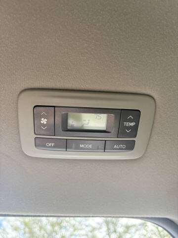 2014 Toyota Sienna XLE 7-Passenger Auto Access Seat