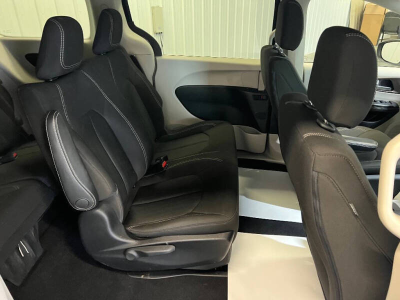 2020 Chrysler Voyager L