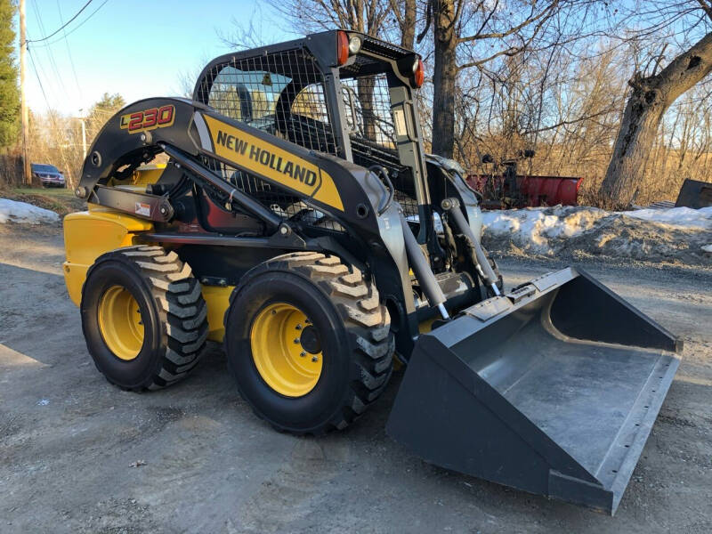 2011 New Holland  L230