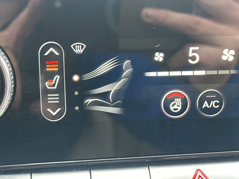 2023 Genesis GV70 2.5T Standard