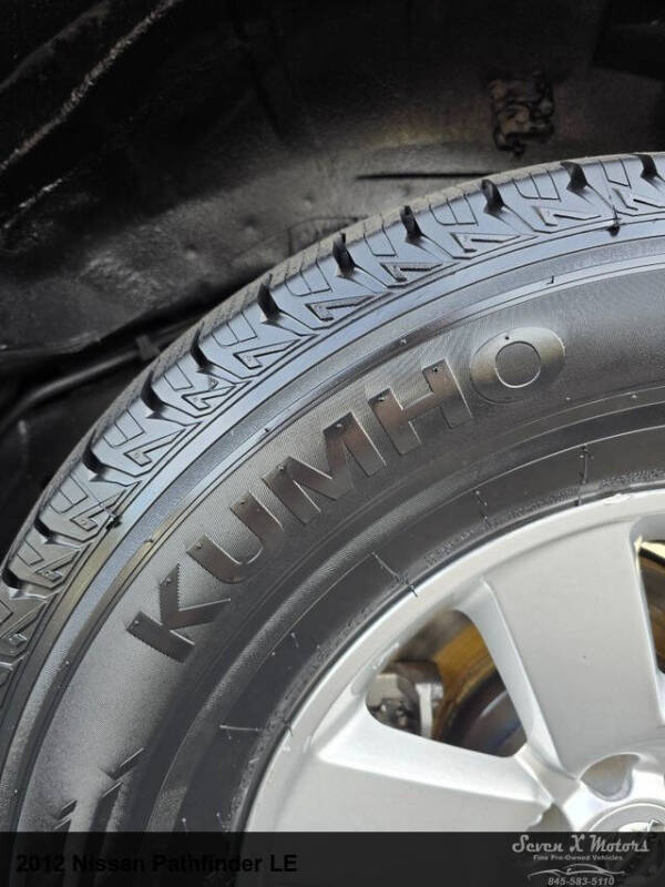 2012 Nissan Pathfinder LE