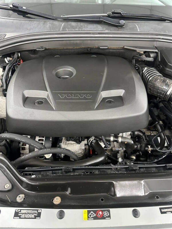 2017 Volvo XC60 T6 R-Design