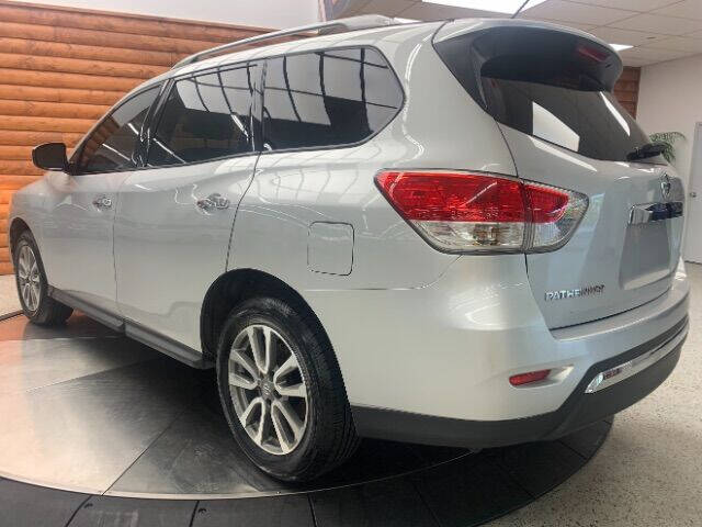 2016 Nissan Pathfinder SL