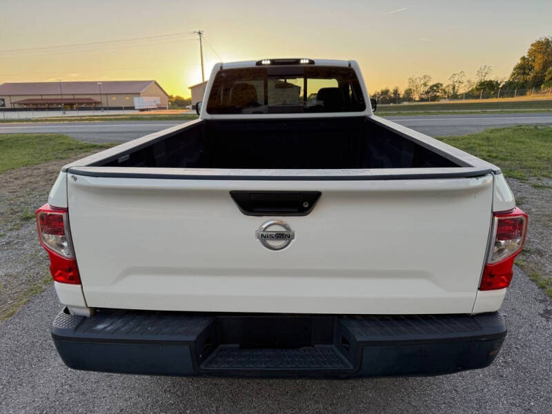 2017 Nissan Titan SV