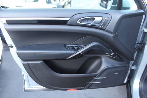 2018 Porsche Cayenne Platinum Edition