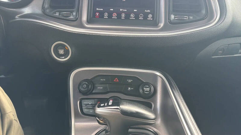 2021 Dodge Challenger SXT