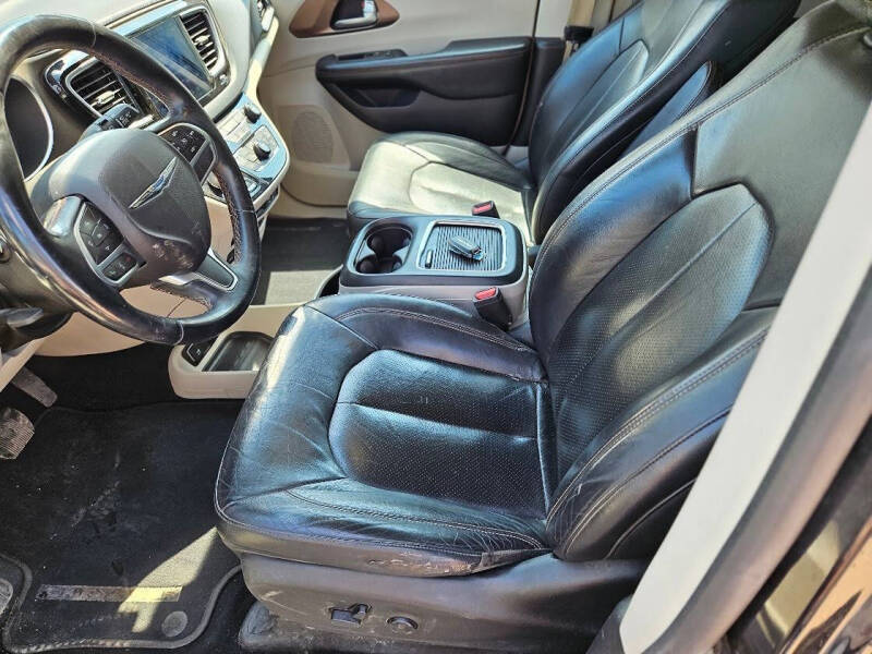 2017 Chrysler Pacifica Touring-L Plus