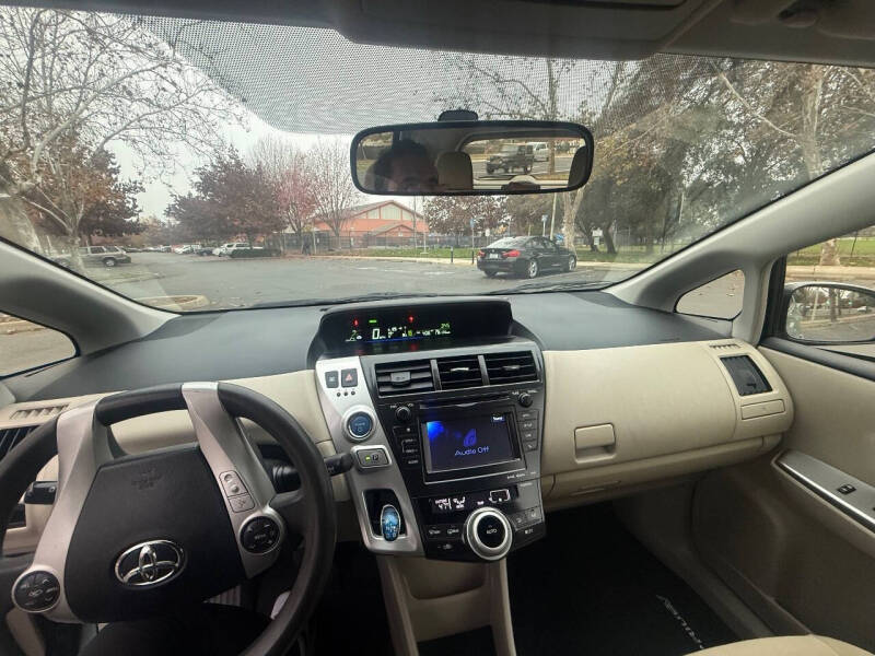 2013 Toyota Prius v Two