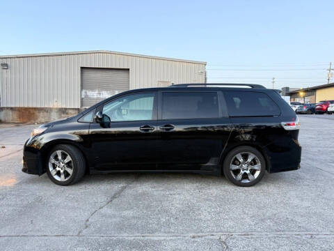 2011 Toyota Sienna SE 8-Passenger
