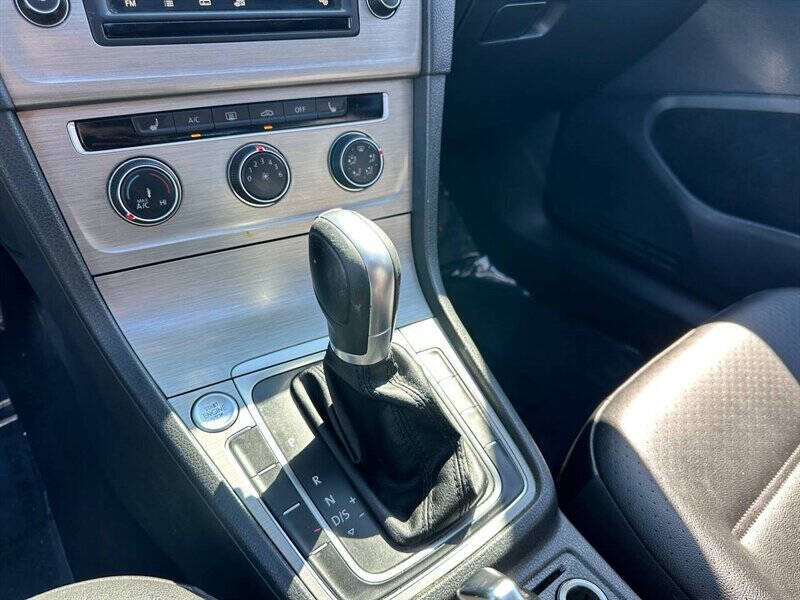 2017 Volkswagen Golf TSI SE