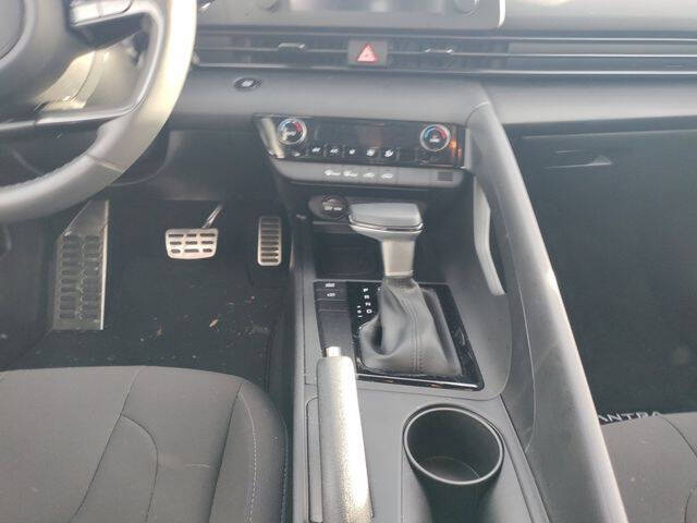 2025 Hyundai Elantra SEL Sport