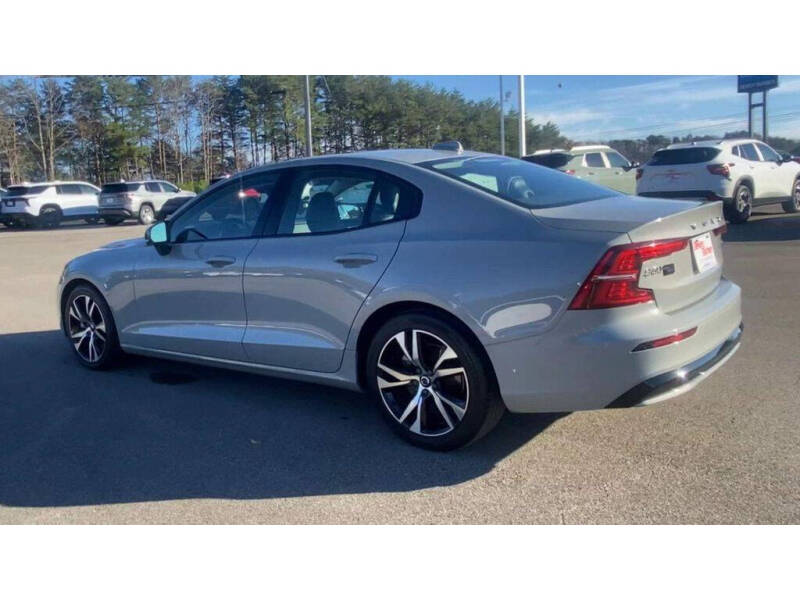 2024 Volvo S60 B5 Core Dark Theme