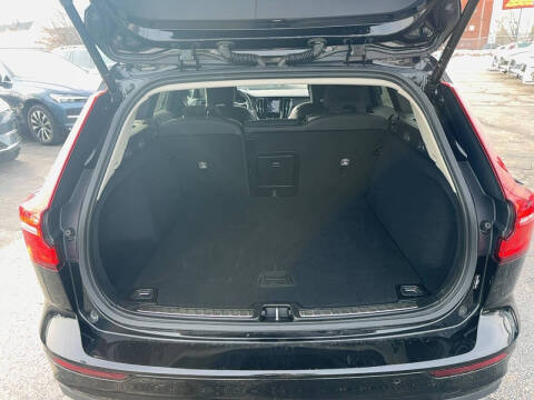 2025 Volvo V60 Cross Country B5 Plus