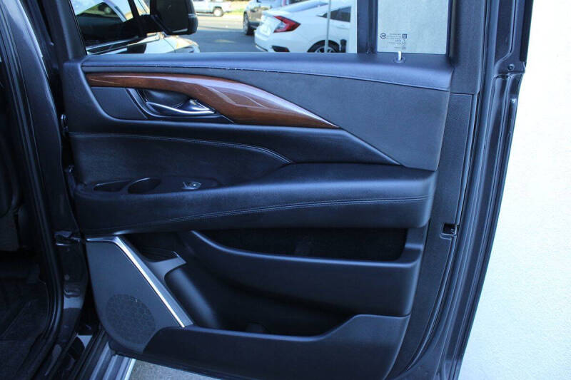 2018 Cadillac Escalade ESV Premium Luxury