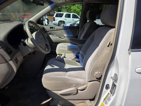 2006 Toyota Sienna LE 8 Passenger