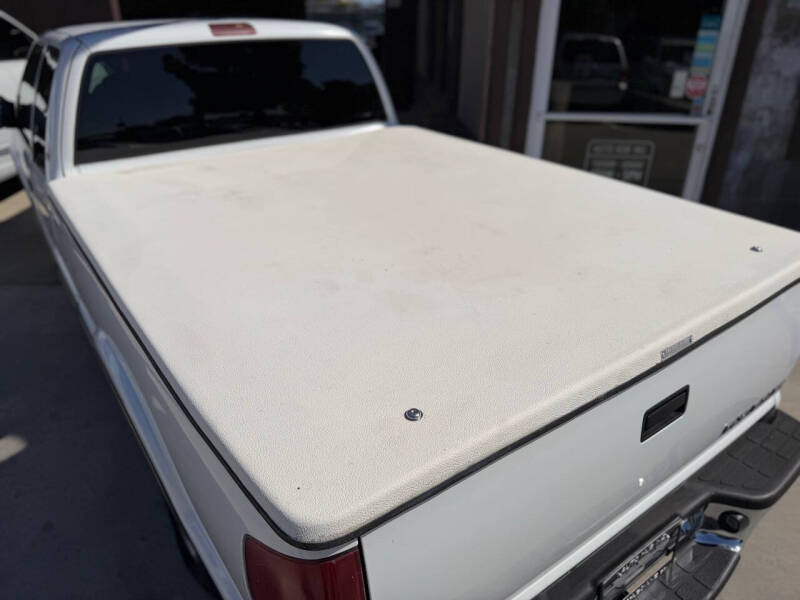 2000 Chevrolet S-10 LS
