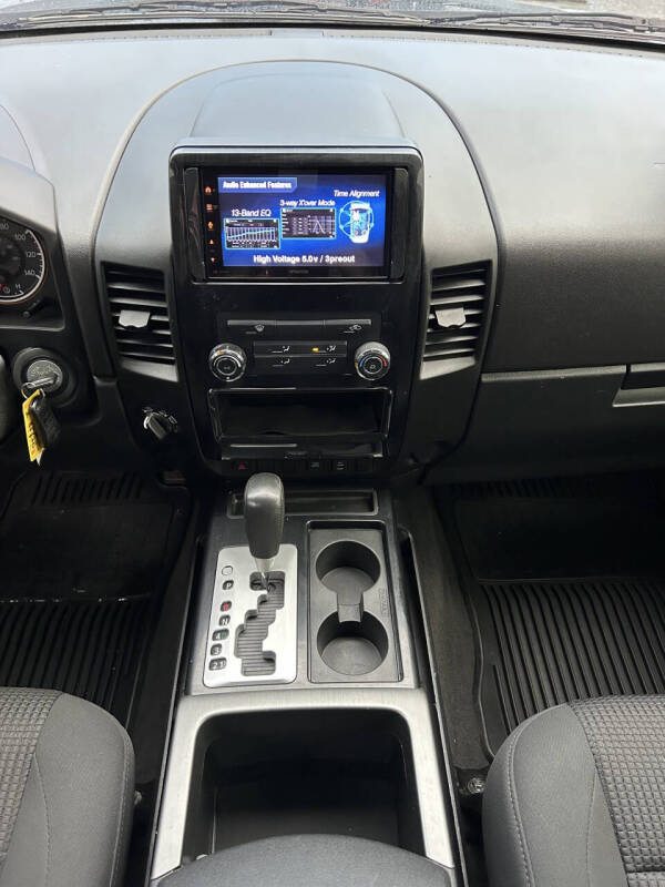 2014 Nissan Titan SV