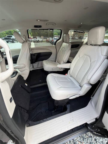 2017 Chrysler Pacifica Touring-L Plus