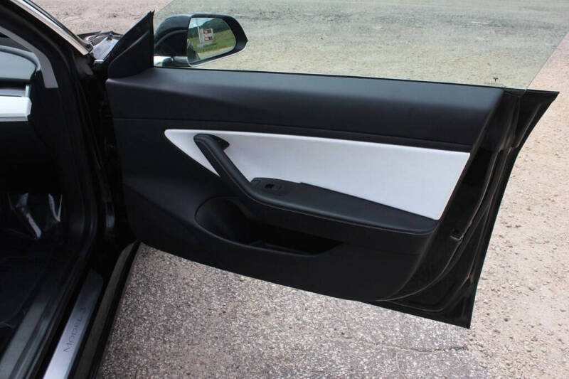 2019 Tesla Model 3 Standard Range Plus