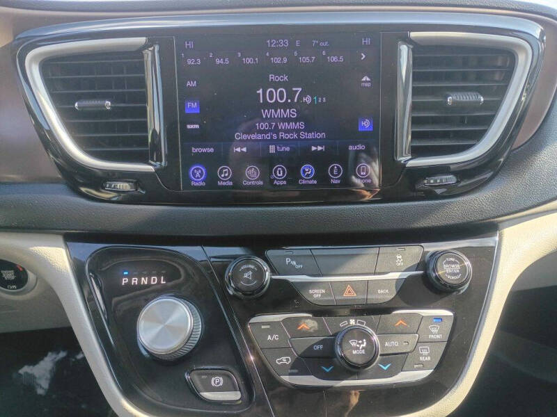 2017 Chrysler Pacifica Touring-L