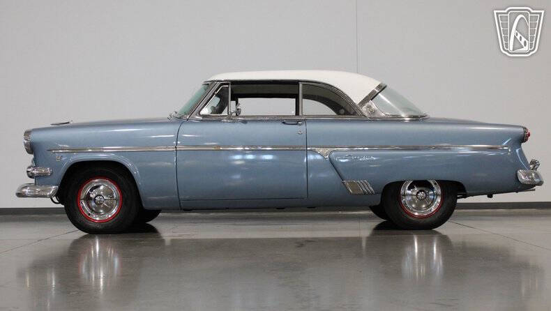 1954 Ford Crestline