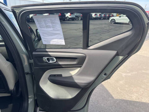 2023 Volvo XC40 B5 Ultimate Dark Theme