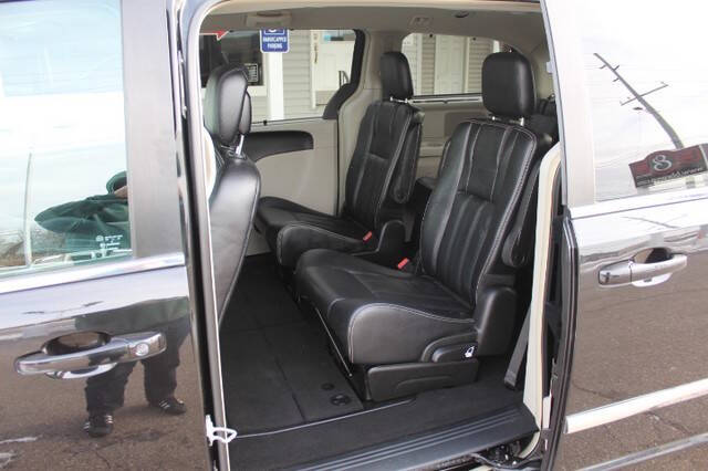 2015 Chrysler Town and Country Touring