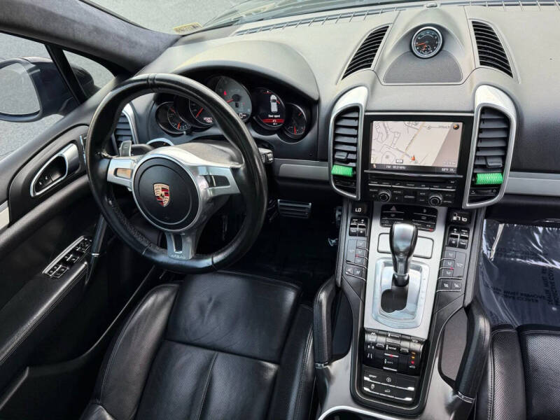 2013 Porsche Cayenne GTS