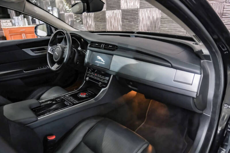 2020 Jaguar XF 25t Prestige