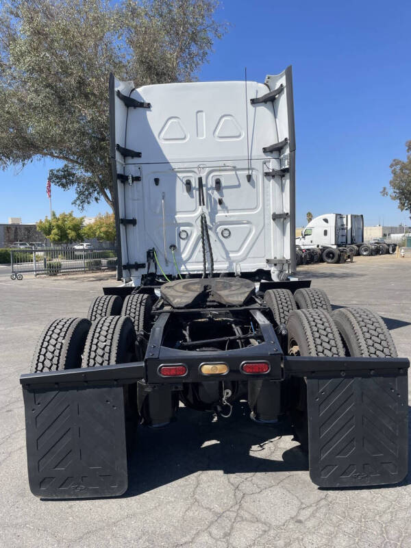 2022 Freightliner Cascadia