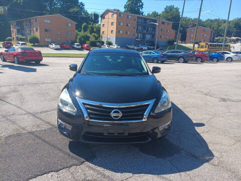 2015 Nissan Altima for sale at Auto Villa in Danville VA