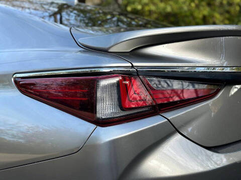 2021 Lexus ES 300h Ultra Luxury