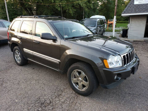 2005 Jeep Grand Cherokee for sale at MEDINA WHOLESALE LLC in Wadsworth OH