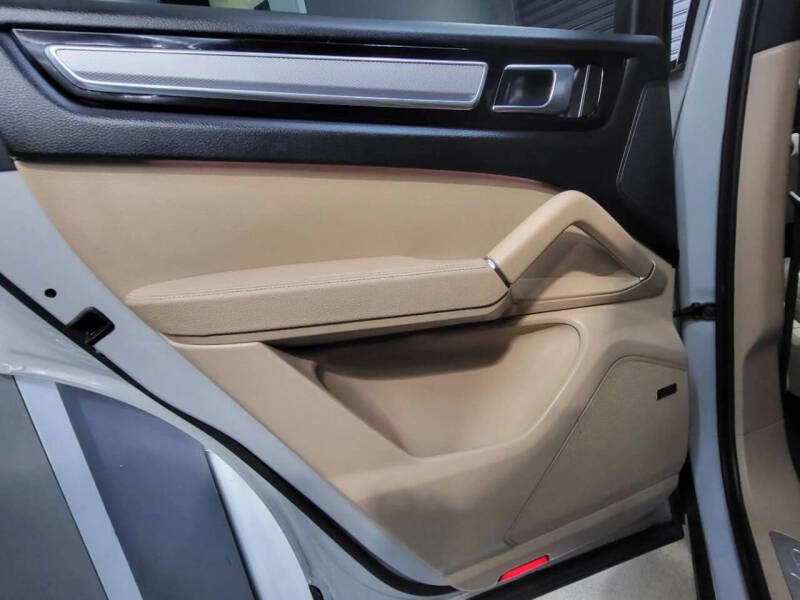 2023 Porsche Cayenne Coupe Platinum Edition