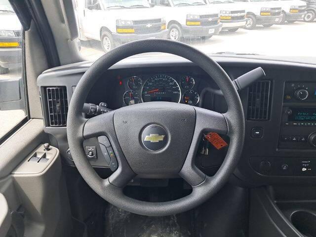 2025 Chevrolet Express 3500