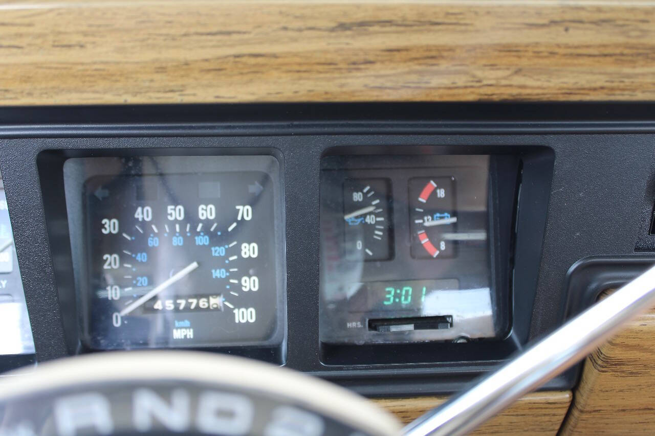 1989 Jeep Grand Wagoneer 74