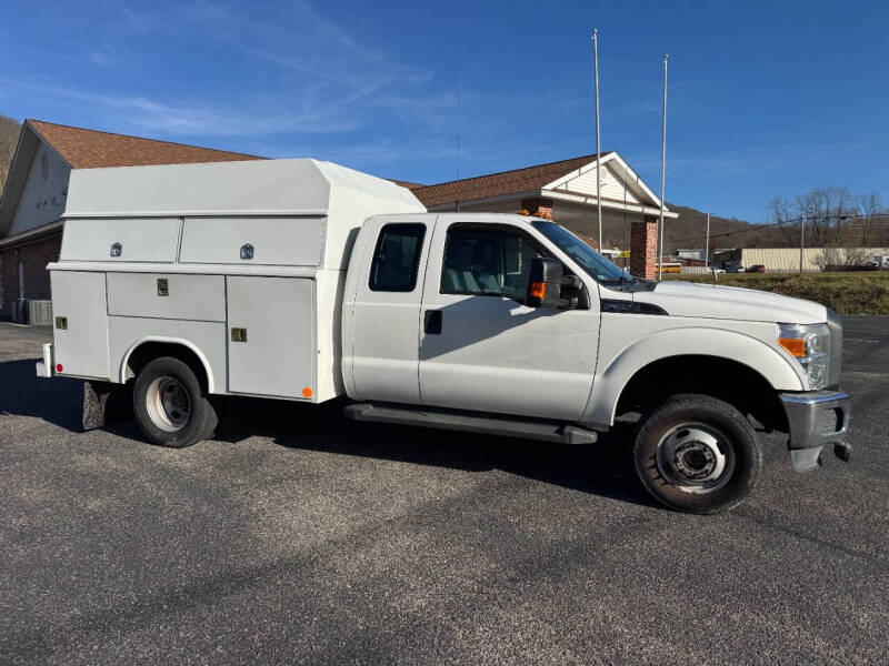 2015 Ford F-350 Super Duty Chassis Cab's photo