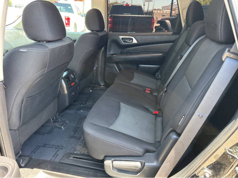 2020 Nissan Pathfinder SV