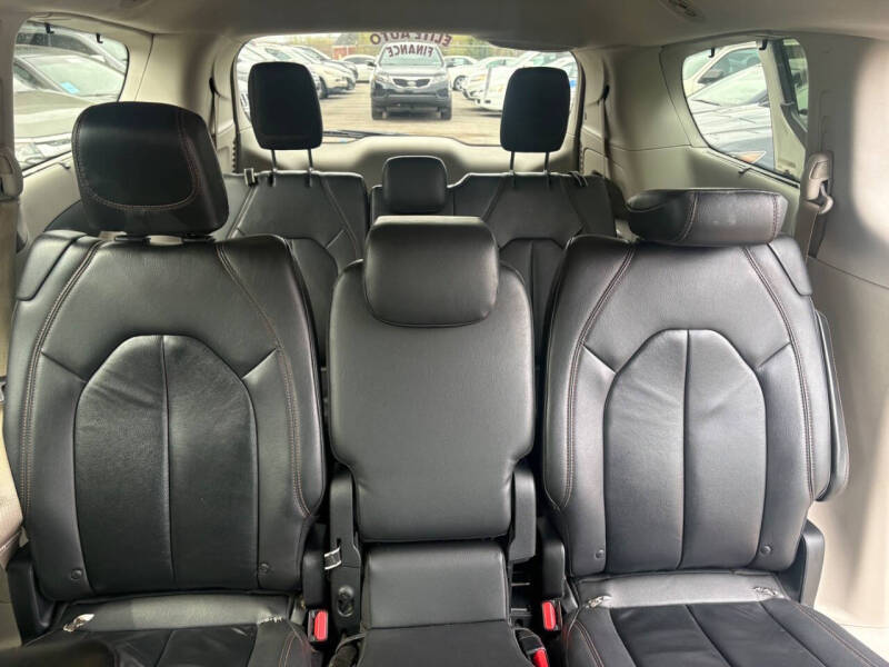 2017 Chrysler Pacifica Touring Plus