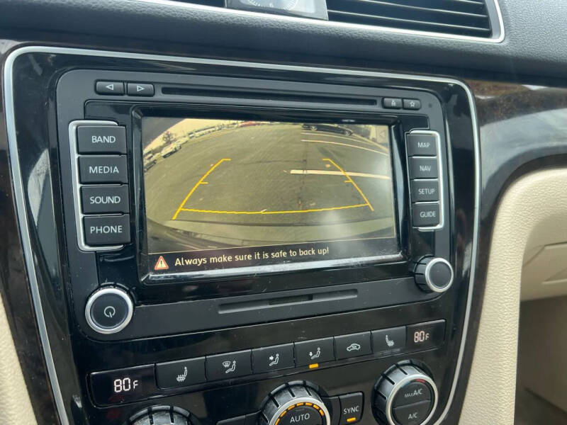 2015 Volkswagen Passat 1.8T SEL Premium