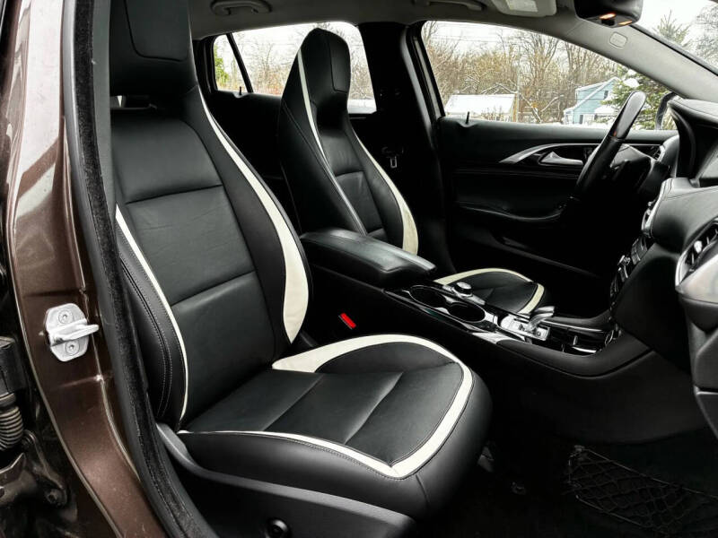 2017 Infiniti QX30 Premium