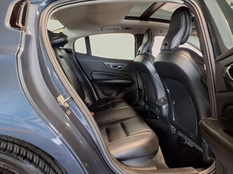 2022 Volvo S60 B5 Momentum