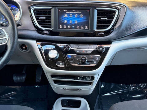 2021 Chrysler Voyager L