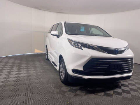 2023 Toyota Sienna LE 8-Passenger