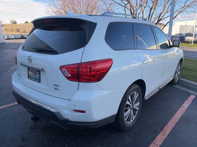 2019 Nissan Pathfinder SL